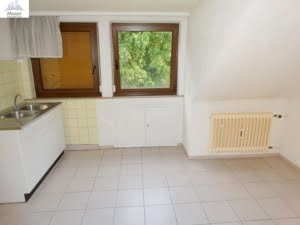 VERMIETET! Geräumige 2-Zimmerwohnung im Dachgeschoss in 3-Parteienhaus – ruhige Lage in Großheubach