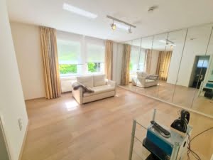 VERMIETET! Stylisch! Schicke 4 Zimmer offene Maisonette mit 2 Bädern + 2 Balkonen – Sachsenhausen