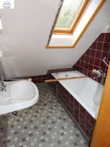 VERMIETET! Geräumige 2-Zimmerwohnung im Dachgeschoss in 3-Parteienhaus – ruhige Lage in Großheubach
