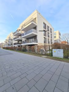 VERMIETET! -Privatstraße Sachsenhausen: Attraktive 3-Zimmer-Wohnung mit großem Balkon + TG