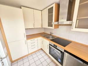 VERMIETET! Komplett renoviert in 2023! Große 3 Zimmerwohnung mit 2 Bädern + Balkon und inkl. Gartennutzung – Niederrad