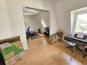 VERMIETET! Altbaucharme Pur + ganz oben! Sonnige 2-Zimmer Altbau Wohnung – zentral in Sachsenhausen