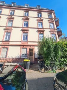 VERMIETET! Altbaucharme Pur + ganz oben! Sonnige 3-Zimmer Altbau Wohnung – zentral in Sachsenhausen
