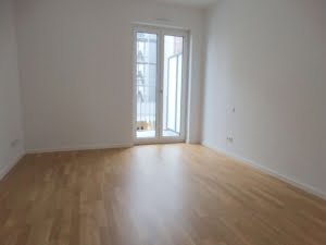 VERMIETET! Sonnige 2-Zimmer Wohnung mit 2 Balkonen, Parkett, Einbauküche + KFZ Platz mgl. – zentrale Ostend Lage