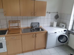 VERMIETET! Altbaucharme! Große 1,5 Zimmerwohnung mit Wohnkü – ruhig und zentral in Rödelheim