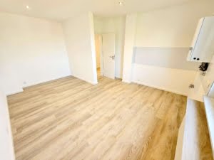VERMIETET! Schick saniert! Große 2-Zimmer Wohnung mit Wohnküche + Gartennutz.- mainnah in Fechenheim