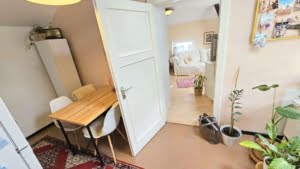 VERMIETET! Altbaucharme.: Gemütliches 1 Zimmer Apt. im DG + Wohnküche – zentral im Ostend