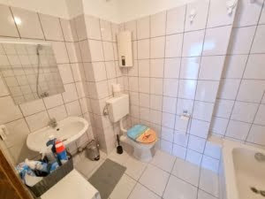 VERMIETET! Großzügige, sonnige 2 Zimmerwohnung mit Wohnküche und Balkon – Bornheim Grenze Ostend