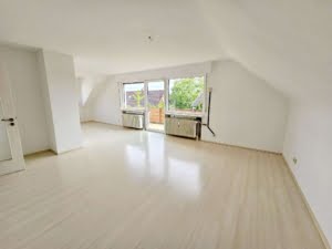 VERKAUFT! + Einzugsbereit! Große 3,5 Zimmerwhg mit Balkon plus Garage – top Lage Rumpenheim