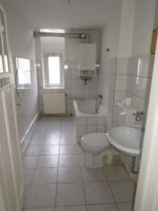 VERMIETET! Altbaucharme! Große 1,5 Zimmerwohnung mit Wohnkü – ruhig und zentral in Rödelheim