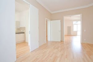 VERMIETET! Ein Highlight für Altbaufans in Sachsenhausen! Große 4-Zimmerwohnung mit Balkon + EBK