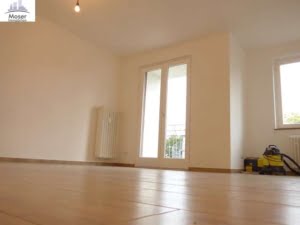 VERMIETET! 2-3 Zimmer inkl. off. Wohnküche + Balkon! Auch top WG geeignet – – EZB nah im Ostend