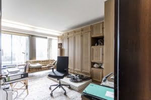 VERKAUFT! Prachtvolle Villa mit Schwimmbad und Parkgrundstück mit Teich – Hollywood-Feeling im Rheingau!