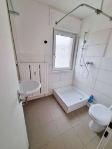 VERMIETET! Neu renoviert in 2023! Gemütliches 1 Zimmer Apartment mit Kochnische- zentral in Niederrad