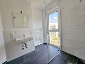 VERMIETET! Nagelneu + richtig schick : 3-Zimmerwohnung mit Balkon – ruhig in Offenbach-Ost