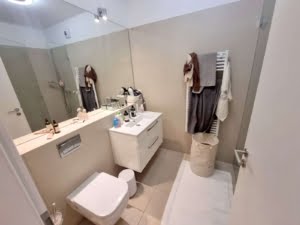 VERMIETET! Schickes 1-Zimmer Apartment (Neubau 2020) mit Balkon, Parkett, EBK – zentr. Ostend Lage