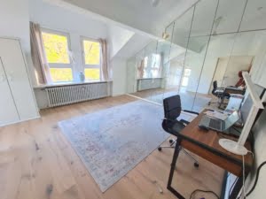 VERMIETET! Stylisch! Schicke 4 Zimmer offene Maisonette mit 2 Bädern + 2 Balkonen – Sachsenhausen