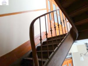 VERMIETET! Altbaucharme pur in Top Lage Sachsenhausen: 4 Zimmerwohnung mit Balkon + Parkett + EBK