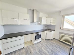 VERMIETET! Einzugsbereit! Große 3,5 Zimmerwohnung mit Balkon plus Garage – top Lage Rumpenheim