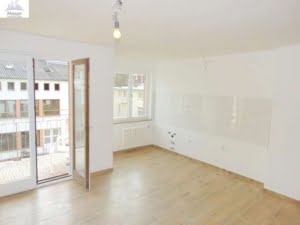 VERMIETET! Modern + Großzügig! Gemütliche 2-Zimmer plus offener Wohnküche + Balkon! – – EZB nah im Ostend