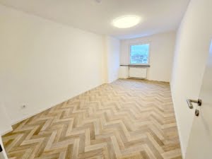 VERMIETET! Top Nordendlage! Auch WG- geeignet! In 2023 nagelneu sanierte 3 Zimmerwohnung im 5. OG ohne! Aufzug