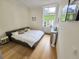 VERMIETET! Ein Highlight für Altbaufans in Sachsenhausen! Große 4-Zimmerwohnung mit Balkon + EBK