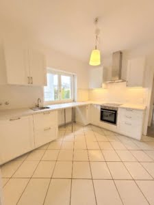 VERMIETET! Viel Platz auf 2 Etagen + großer Garten, 7 Zimmer + 2 Bäder + Doppelgarage