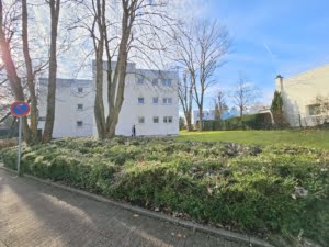 VERMIETET! Gemütliche 3 Zimmerwohnung mit großem Balkon in gepflegter Grünanlage in Bad Homburg