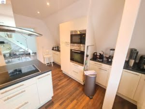 VERMIETET! WOW! – Stylische 5 Zimmer Maisonette inkl. EBK + Kamin + Dachterr. -Sachsenhausen
