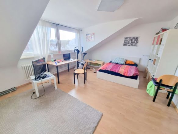 VERMIETET!Sonnige, gemütliche 2 Zimmer Dachgeschoss Wohnung in gepflegtem MFH zentral in Bad Soden