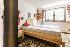 VERKAUFT! Prachtvolle Villa mit Schwimmbad und Parkgrundstück mit Teich – Hollywood-Feeling im Rheingau!