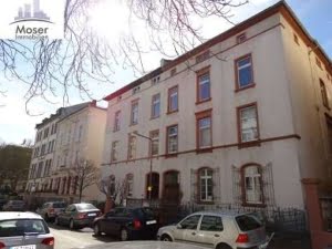 VERMIETET! Altbaucharme pur.: Gemütliches 1 Zimmer Apartment im DG + Wohnküche – zentral im Ostend
