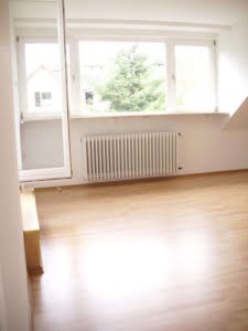 VERMIETET! 2-Zimmer DG-Wohnung (=2.OG) mit Dachterrasse – Top Lage Bornheim Nähe Parlamentsplatz
