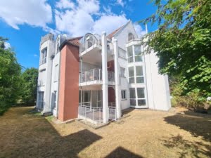 VERMIETET! Gartenwohnung Sachsenhäuser Berg: 2 sonnige Zimmer + EBK + Balkon + eigener Garten