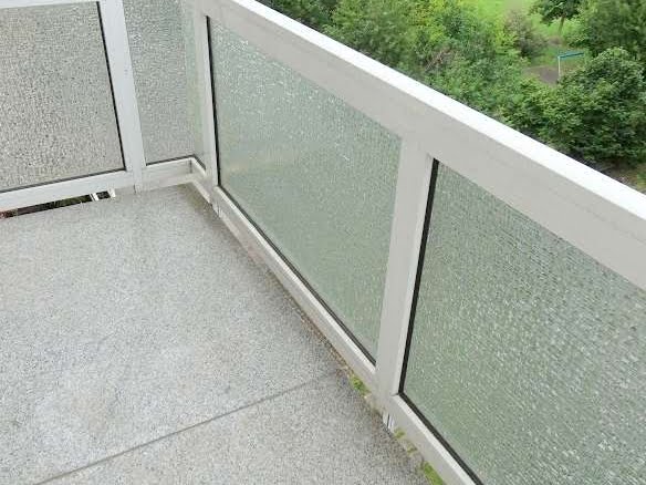 VERMIETET! Gemütliche 2 Zimmer mit Balkon + Blick auf die Niddawiesen – Rödelheim