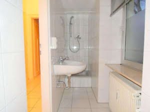 VERMIETET! Gemütliche 2 Zi Wohnung im Hochparterre geräumige Wohnküche – zentral in Heddernheim