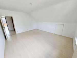 VERMIETET! Einzugsbereit! Große 3,5 Zimmerwohnung mit Balkon plus Garage – top Lage Rumpenheim