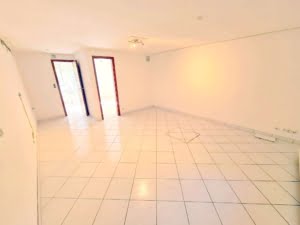 VERMIETET! Neu renoviert! Gemütliche 2 Zimmer Souterrain Wohnung inkl. Einbauküche – Steinbach/Ts