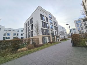 VERMIETET! -Privatstraße Sachsenhausen: Attraktive 3-Zimmer-Wohnung mit großem Balkon + TG