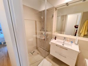 VERMIETET! Sonnige 2-Zimmer Wohnung mit 2 Balkonen, Parkett, Einbauküche- zentr. Ostend Lage