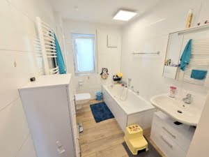 VERMIETET! Zweitbezug! 4 Zimmer + 2 Terrassen + Garten +2 Bäder + Fußbodenheiz. ruhig in Rödelheim