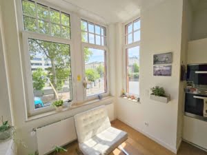 VERMIETET! Ein Highlight für Altbaufans in Sachsenhausen! Große 4-Zimmerwohnung mit Balkon + EBK