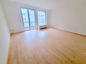 VERMIETET! Großzügige, sonnige 2 Zimmerwohnung mit Wohnküche und Balkon – Bornheim Grenze Ostend