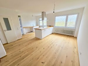 VERMIETET! Erstbezug nach Sanierung! Sonnige 4 Zimmerwohnung mit Balkon + Weitblick – Kriftel