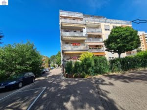 VERMIETET Was für ein Skylineblick neu saniert! Sonnige 3 Zimmerwhg. mit Balkon + EBK + neuem Bad