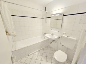 VERMIETET! WOW! TOP SKYLINEBLICK + POOL+SAUNA im Haus! Großes 1 Zimmer Apt. mit Balkon. –