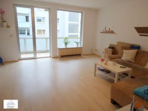 VERMIETET! Großzügige, sonnige 2 Zimmerwohnung mit Wohnküche und Balkon – Bornheim Grenze Ostend