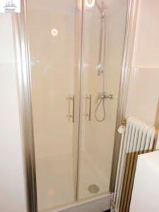 VERMIETET!2021 neu saniert! Toplage : Großes, sonniges 1 Zimmer Apt. mit Balkon + sep. Küche mit EBK