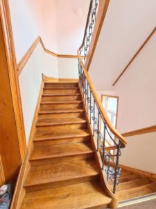 VERMIETET! Ein Highlight für Altbaufans in Sachsenhausen! Große 4-Zimmerwohnung mit Balkon + EBK