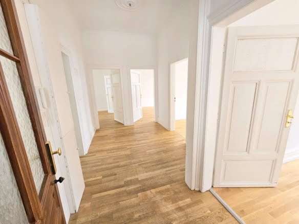 VERMIETET! Altbaucharme pur in Top Lage Sachsenhausen: 4 Zimmerwohnung mit Balkon + Parkett + EBK